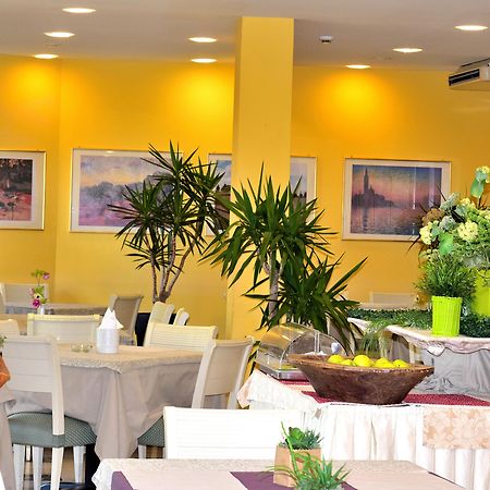 Ahg Riva Del Sole Hotel - Adults Only Moniga del Garda ภายนอก รูปภาพ
