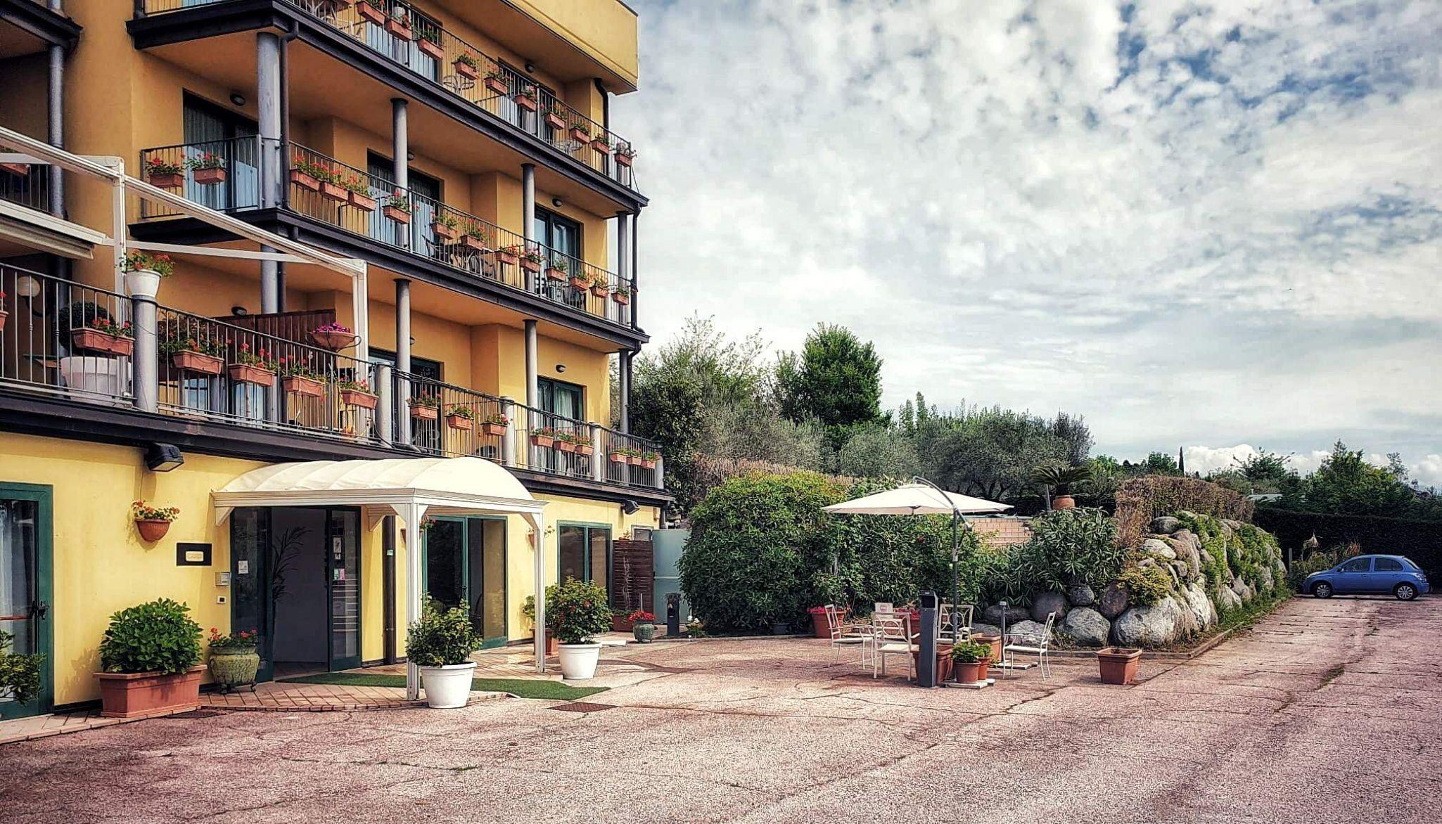 Ahg Riva Del Sole Hotel - Adults Only Moniga del Garda ภายนอก รูปภาพ