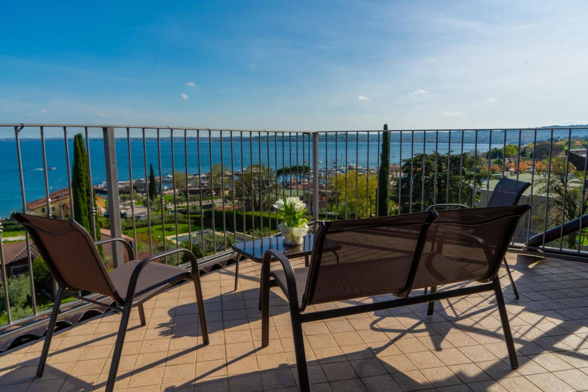 Ahg Riva Del Sole Hotel - Adults Only Moniga del Garda ภายนอก รูปภาพ