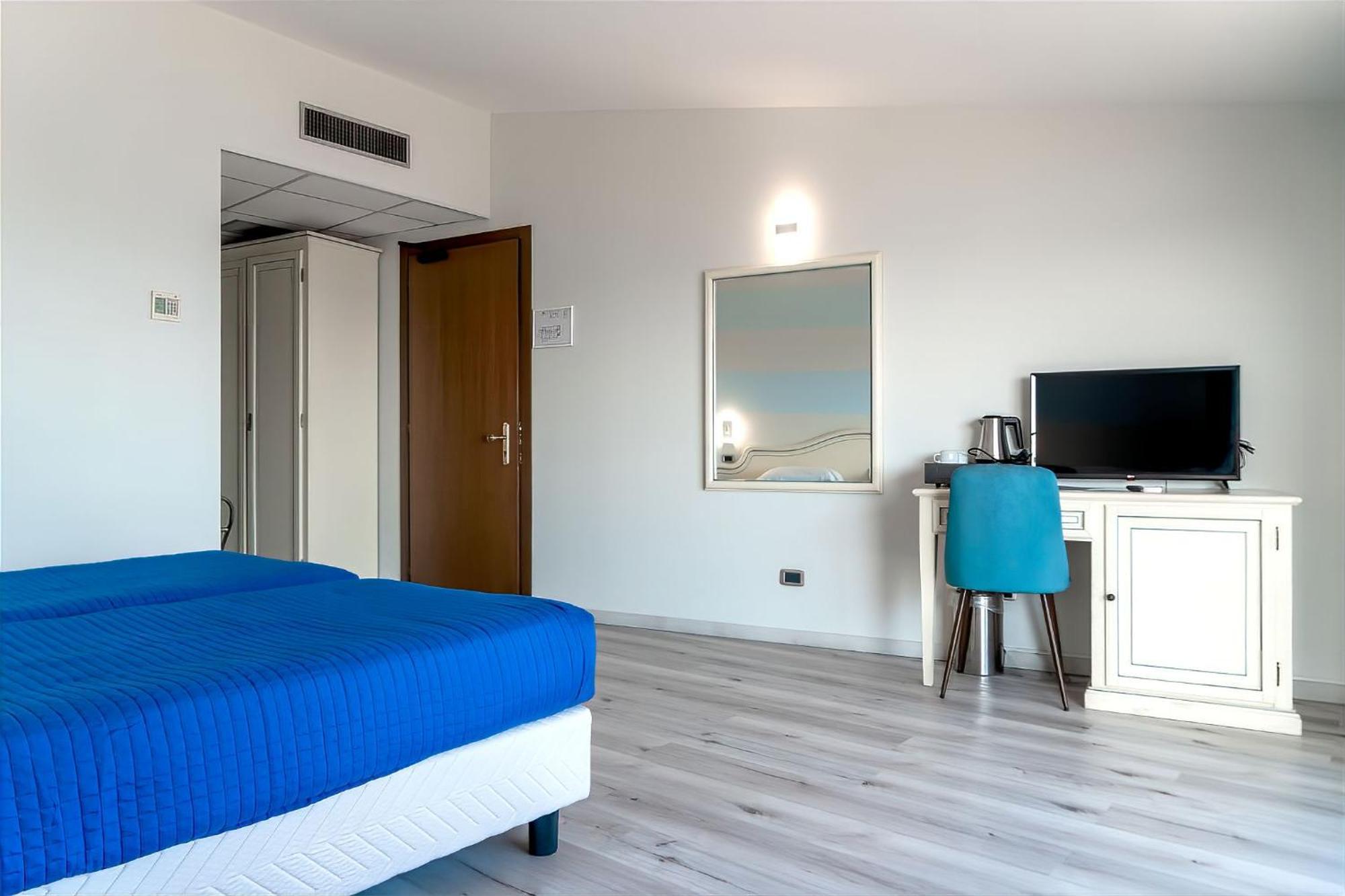 Ahg Riva Del Sole Hotel - Adults Only Moniga del Garda ภายนอก รูปภาพ