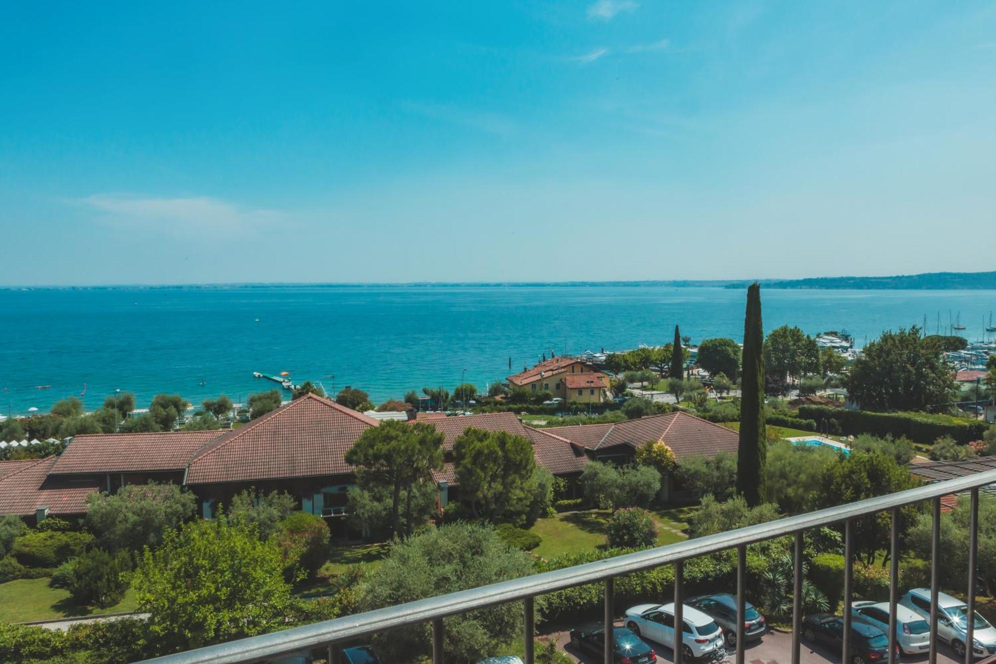 Ahg Riva Del Sole Hotel - Adults Only Moniga del Garda ภายนอก รูปภาพ