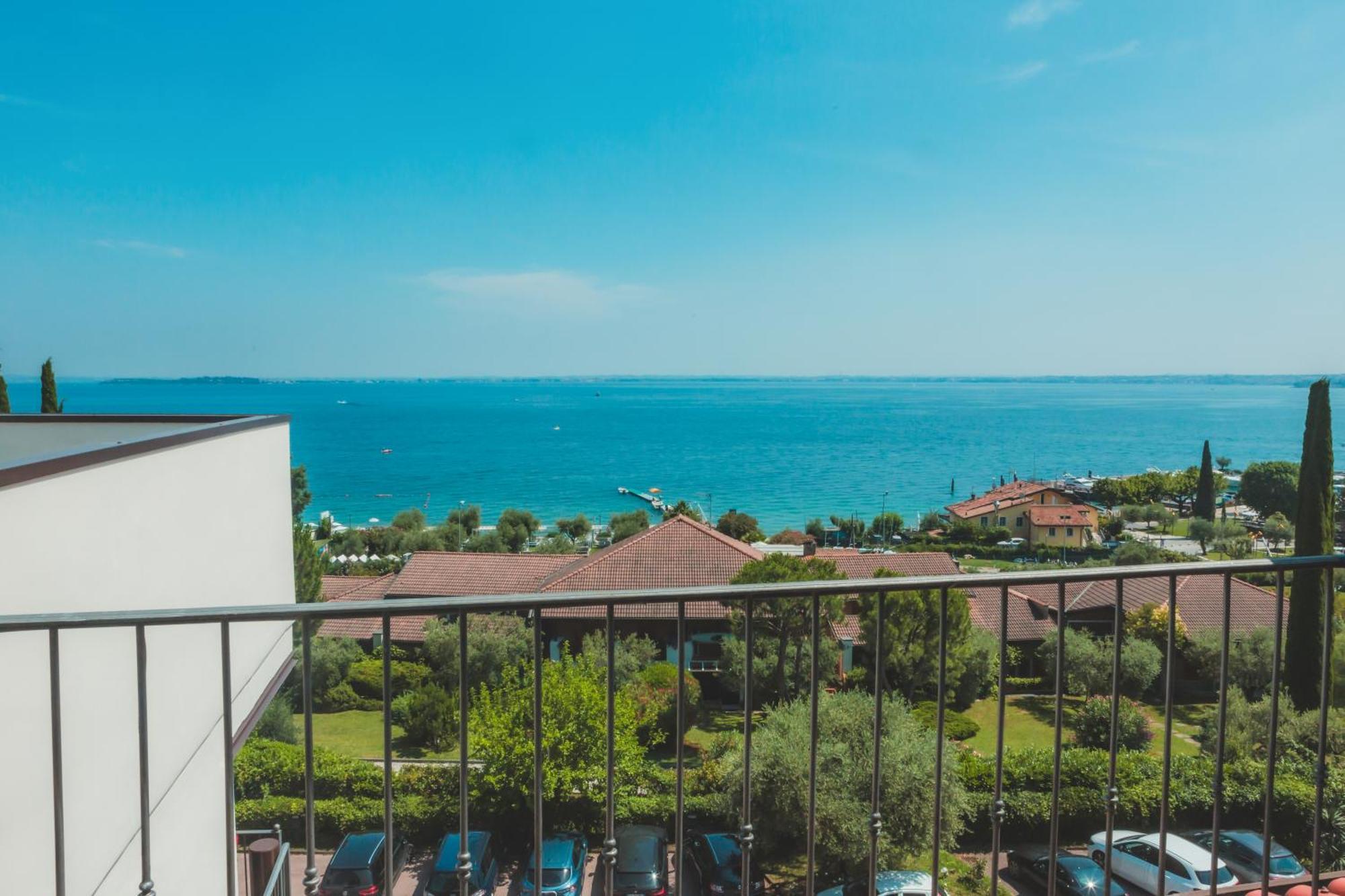 Ahg Riva Del Sole Hotel - Adults Only Moniga del Garda ภายนอก รูปภาพ