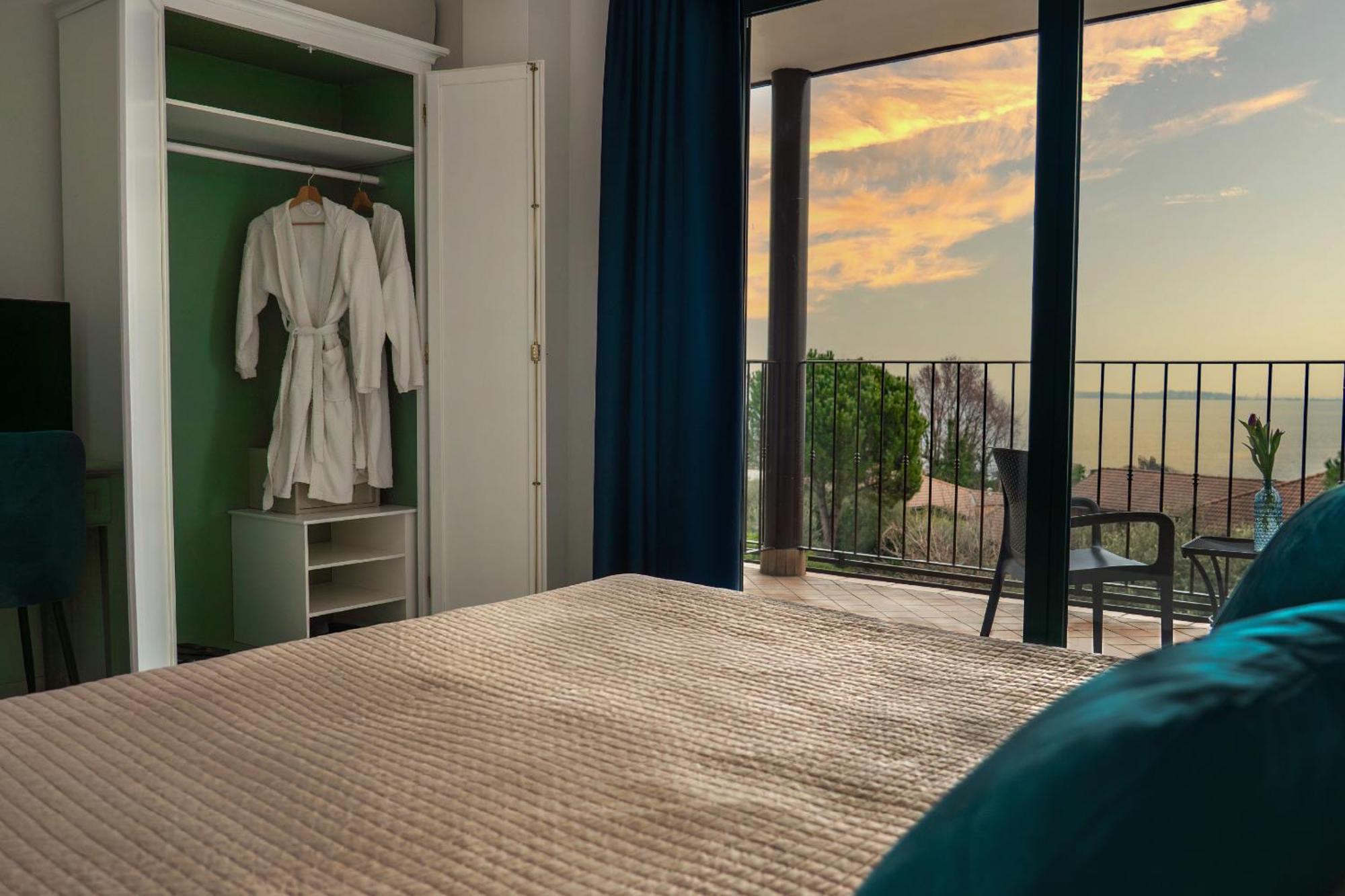 Ahg Riva Del Sole Hotel - Adults Only Moniga del Garda ภายนอก รูปภาพ