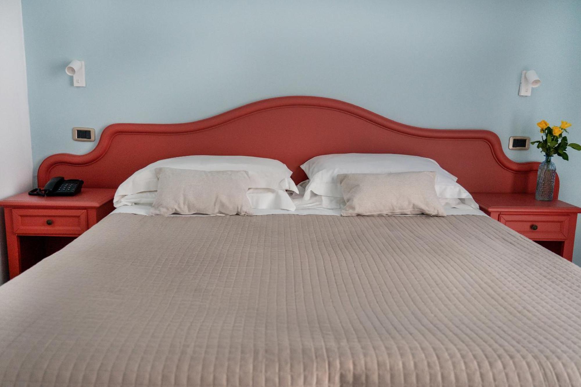 Ahg Riva Del Sole Hotel - Adults Only Moniga del Garda ภายนอก รูปภาพ