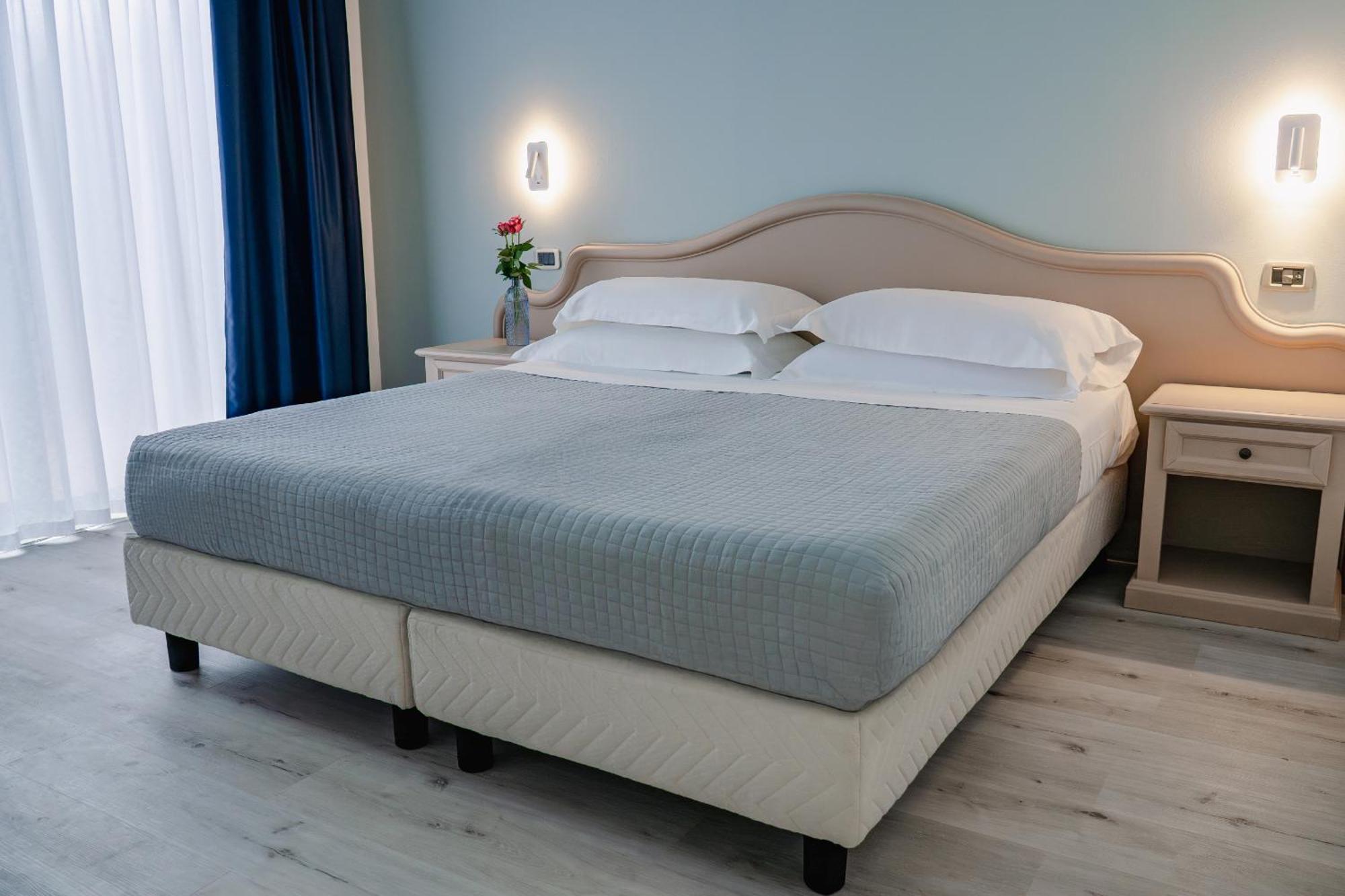 Ahg Riva Del Sole Hotel - Adults Only Moniga del Garda ภายนอก รูปภาพ