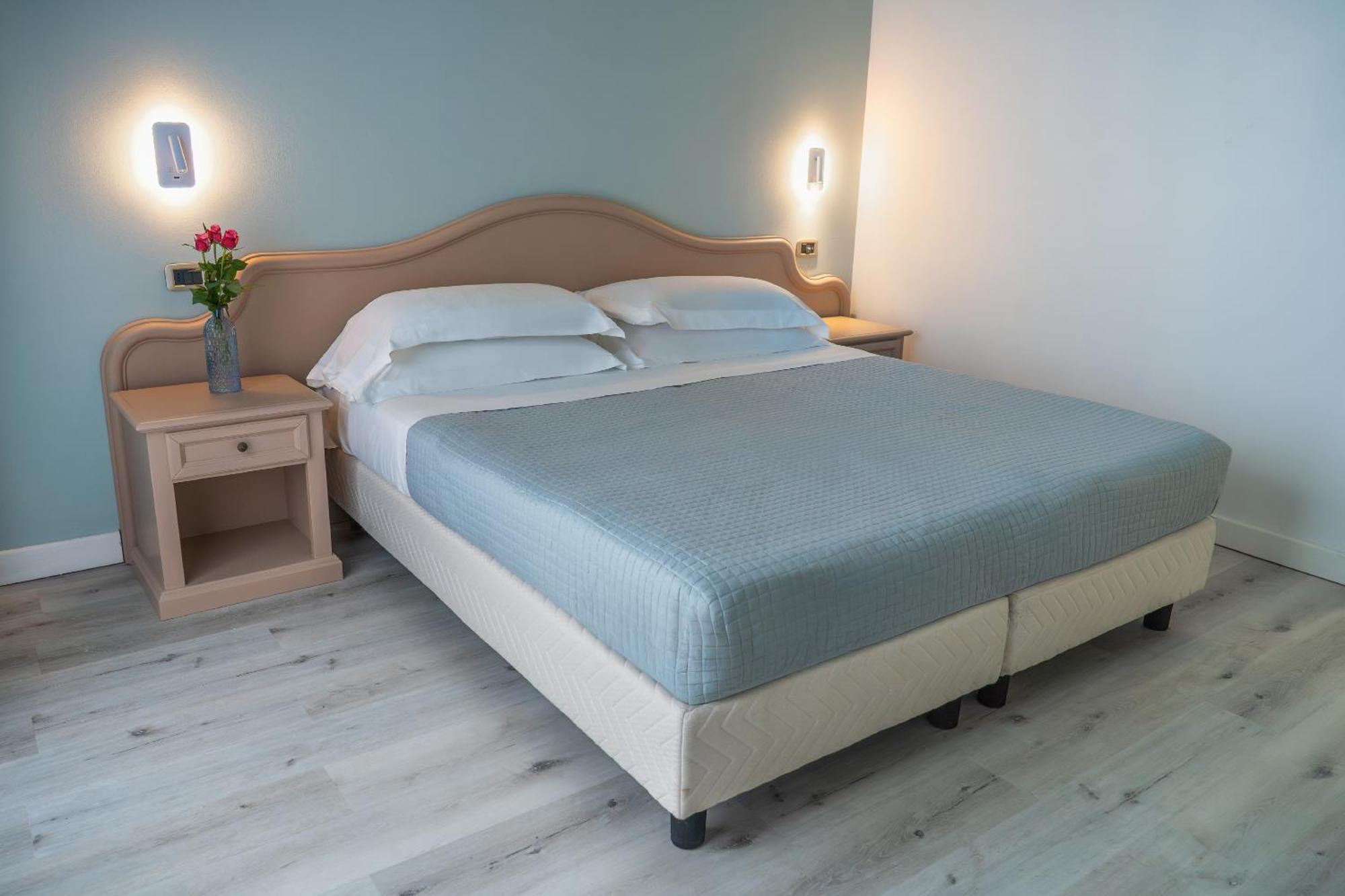 Ahg Riva Del Sole Hotel - Adults Only Moniga del Garda ภายนอก รูปภาพ