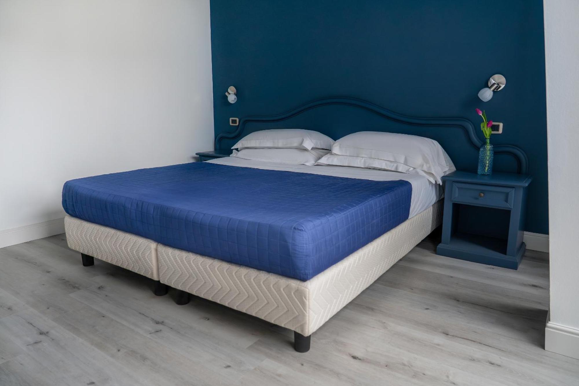 Ahg Riva Del Sole Hotel - Adults Only Moniga del Garda ภายนอก รูปภาพ