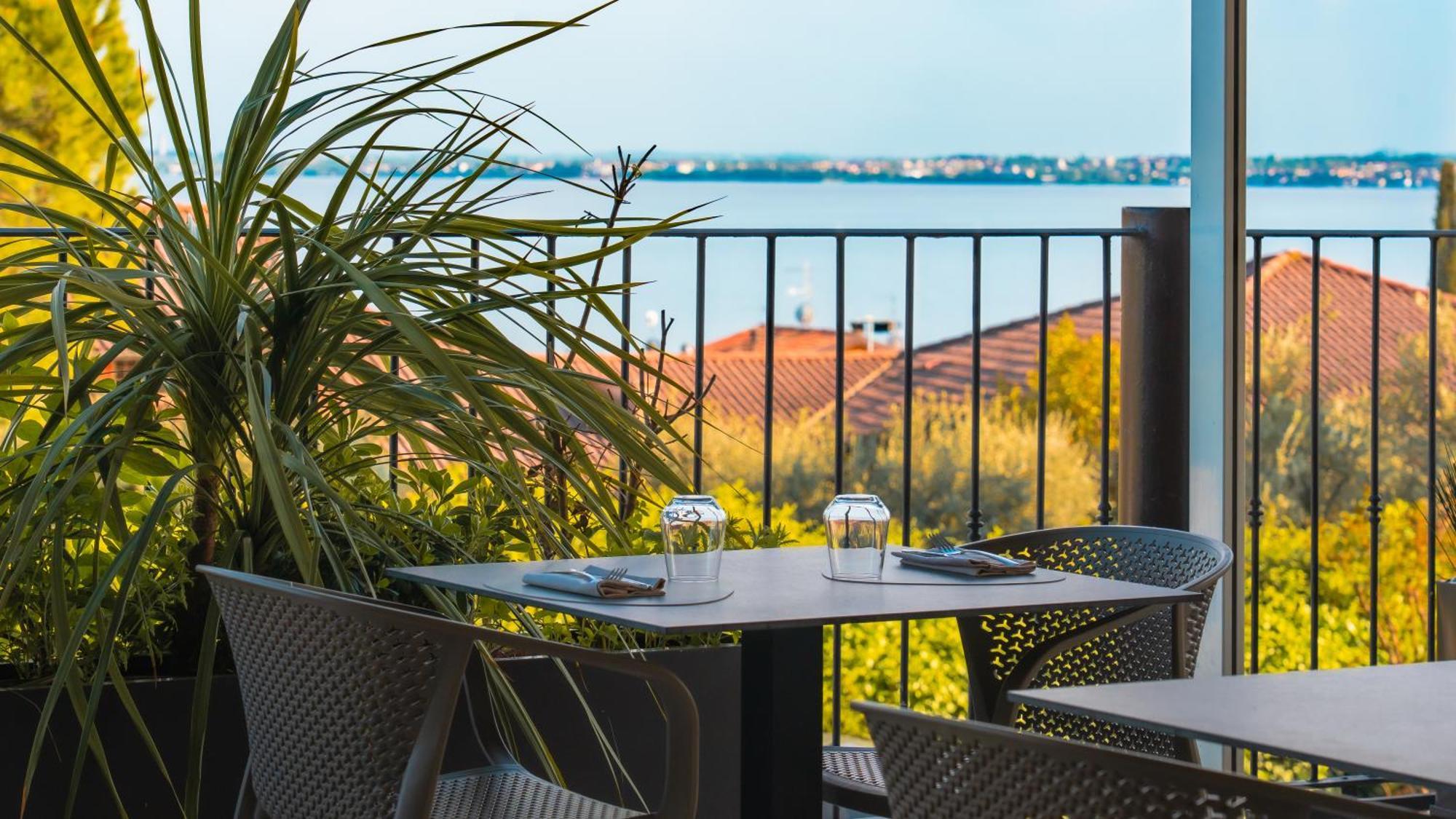 Ahg Riva Del Sole Hotel - Adults Only Moniga del Garda ภายนอก รูปภาพ