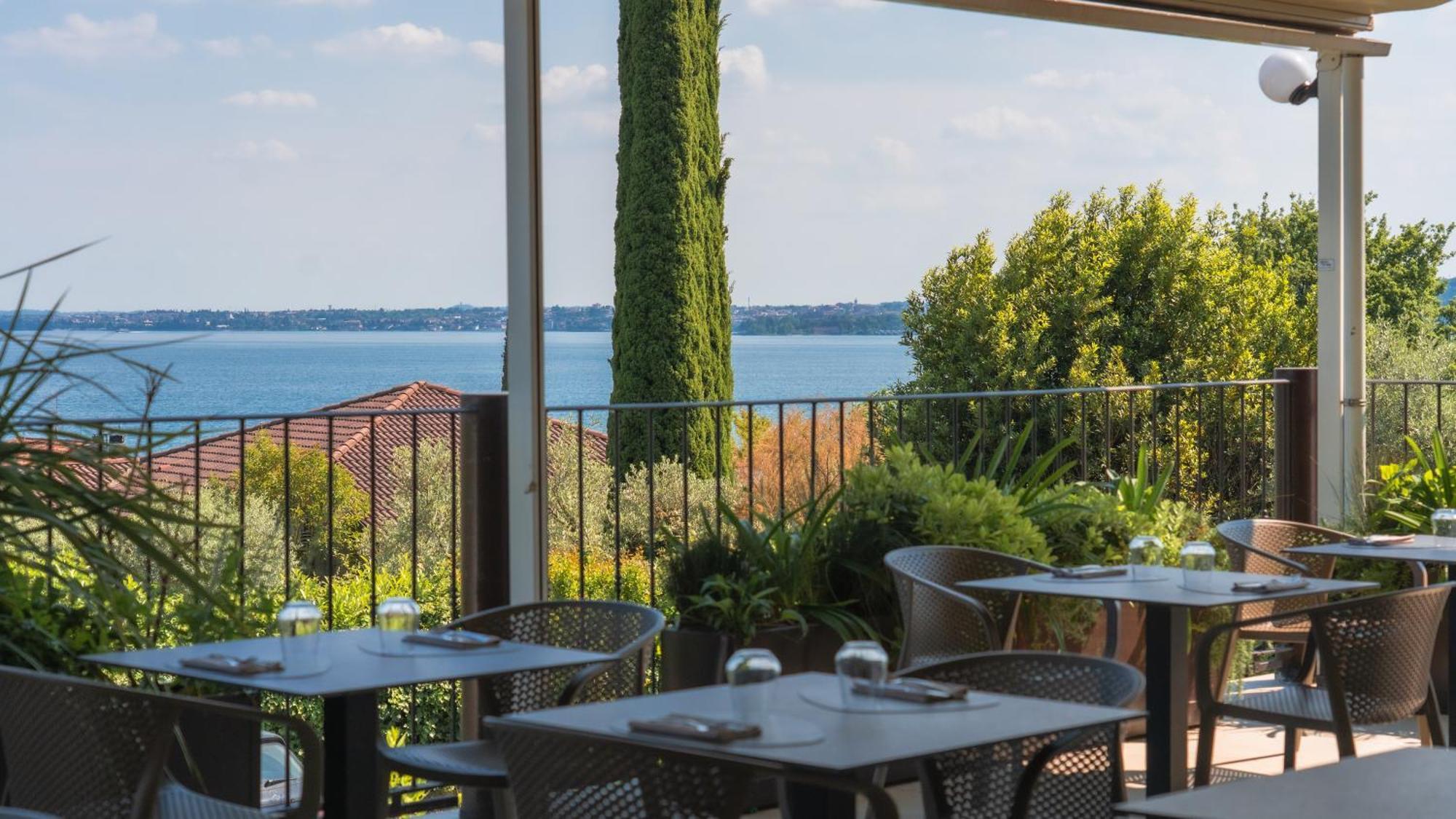 Ahg Riva Del Sole Hotel - Adults Only Moniga del Garda ภายนอก รูปภาพ